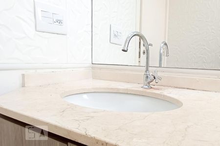 Apartamento para alugar com 73m², 2 quartos e 1 vagaDetalhe banheiro da suíte - Pia