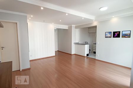 Sala de apartamento à venda com 2 quartos, 73m² em Jardim Tupanci, Barueri