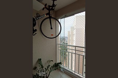 Varanda da sala de apartamento à venda com 2 quartos, 73m² em Jardim Tupanci, Barueri