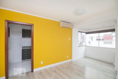 Sala - Vista de apartamento para alugar com 2 quartos, 62m² em Bela Vista, Porto Alegre