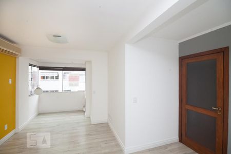 Sala - Detalhe acesso dormitórios de apartamento para alugar com 2 quartos, 62m² em Bela Vista, Porto Alegre