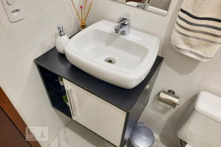 Apartamento à venda com 74m², 2 quartos e 1 vagaBanheiro Social