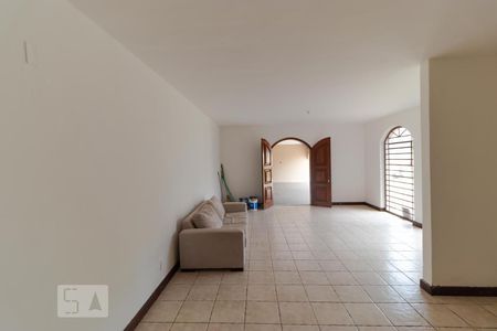 Casa à venda com 980m², 6 quartos e 8 vagas Casa à venda com 980m², 6 quartos e 8 vagasSalas 01 e 02