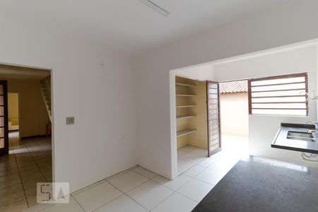Casa à venda com 980m², 6 quartos e 8 vagas Casa à venda com 980m², 6 quartos e 8 vagasCozinha
