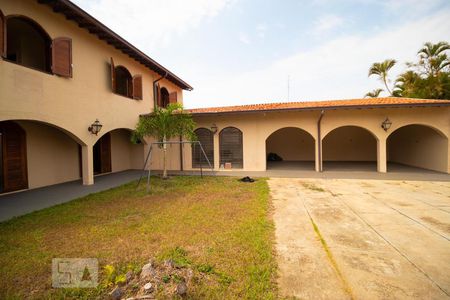 Casa à venda com 980m², 6 quartos e 8 vagas Casa à venda com 980m², 6 quartos e 8 vagasQuintal