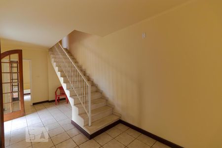 Casa à venda com 980m², 6 quartos e 8 vagas Casa à venda com 980m², 6 quartos e 8 vagasHall da Escada