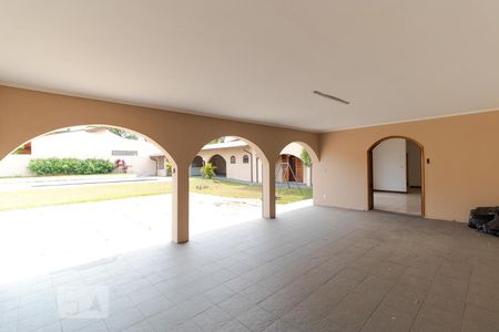 Casa à venda com 980m², 6 quartos e 8 vagas Casa à venda com 980m², 6 quartos e 8 vagasGaragem