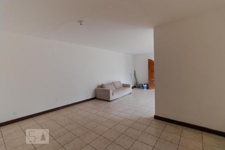Casa à venda com 980m², 6 quartos e 8 vagas Casa à venda com 980m², 6 quartos e 8 vagasSalas 01 e 02