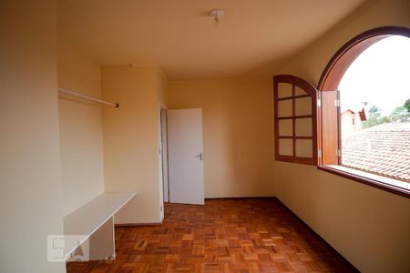 Casa à venda com 980m², 6 quartos e 8 vagas Casa à venda com 980m², 6 quartos e 8 vagasQuarto 03