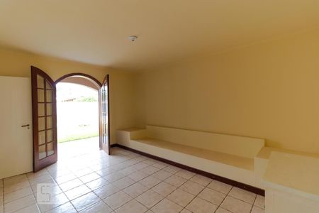 Casa à venda com 980m², 6 quartos e 8 vagas Casa à venda com 980m², 6 quartos e 8 vagasSala de TV