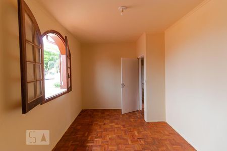 Casa à venda com 980m², 6 quartos e 8 vagas Casa à venda com 980m², 6 quartos e 8 vagasQuarto 02