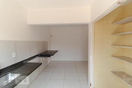 Casa à venda com 980m², 6 quartos e 8 vagas Casa à venda com 980m², 6 quartos e 8 vagasCozinha