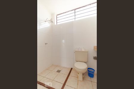 Casa à venda com 980m², 6 quartos e 8 vagas Casa à venda com 980m², 6 quartos e 8 vagasBanheiro 01