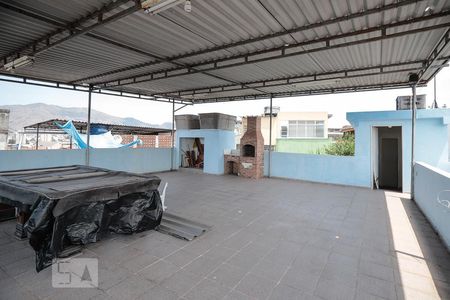 Casa à venda com 160m², 2 quartos e 4 vagas Casa à venda com 160m², 2 quartos e 4 vagasTerraço