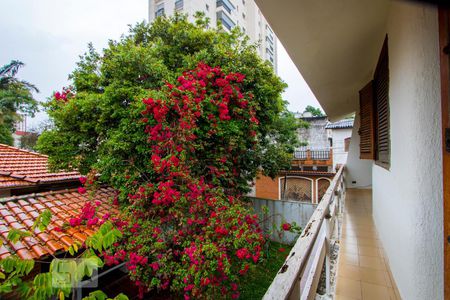 Casa à venda com 320m², 4 quartos e 6 vagasVaranda do quarto 2 e 3