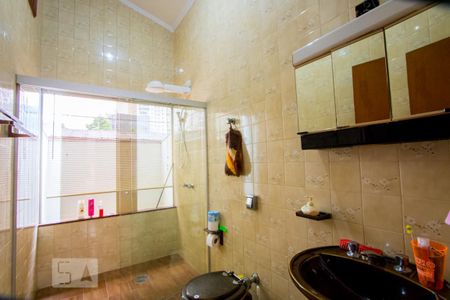 Casa à venda com 320m², 4 quartos e 6 vagasBanheiro social