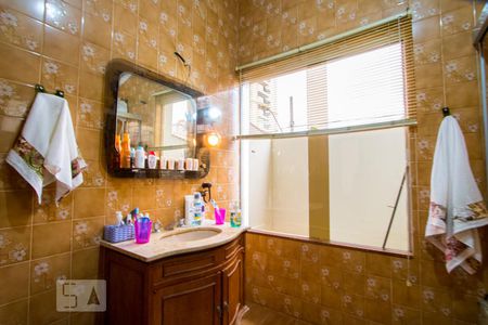 Casa à venda com 320m², 4 quartos e 6 vagasBanheiro do quarto 1