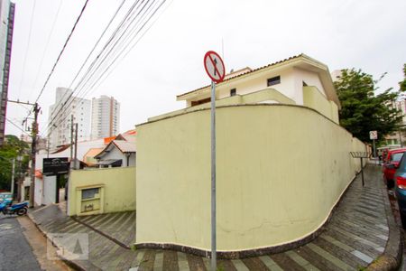 Casa à venda com 320m², 4 quartos e 6 vagasFachada