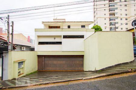 Casa à venda com 320m², 4 quartos e 6 vagasFachada
