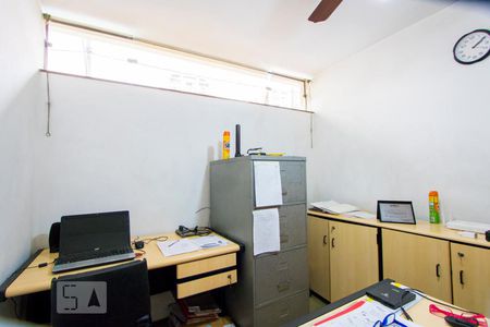 Casa à venda com 320m², 4 quartos e 6 vagasEscritório