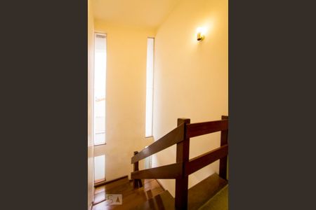 Casa à venda com 320m², 4 quartos e 6 vagasEscadas