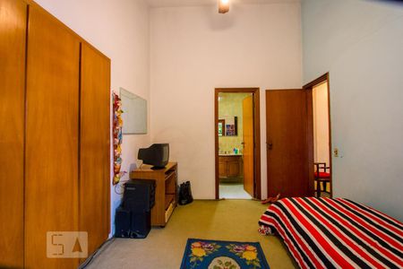 Casa à venda com 320m², 4 quartos e 6 vagasQuarto 2 - Suíte