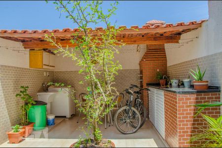 Casa à venda com 300m², 2 quartos e 3 vagasChurrasqueira