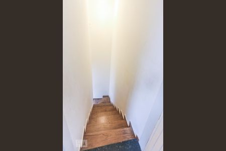 Casa à venda com 150m², 5 quartos e 3 vagasEscada