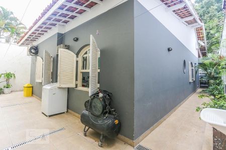 Casa à venda com 150m², 5 quartos e 3 vagasCorredor