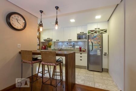 Casa à venda com 191m², 4 quartos e 2 vagas Casa à venda com 191m², 4 quartos e 2 vagasCozinha americana