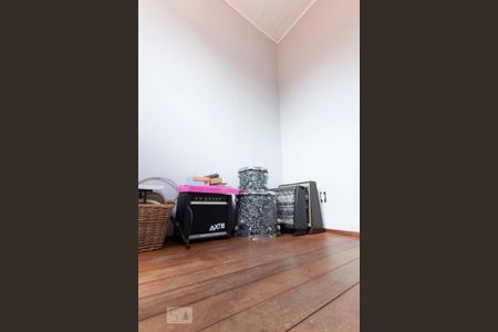 Casa à venda com 191m², 4 quartos e 2 vagas Casa à venda com 191m², 4 quartos e 2 vagasSótão