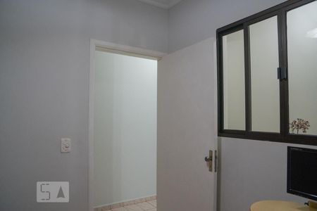 Casa à venda com 246m², 4 quartos e 2 vagasEscritório