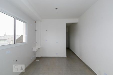 Sala e cozinha de apartamento para alugar com 2 quartos, 35m² em Cajuru, Curitiba