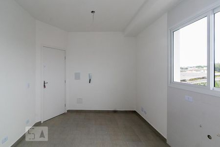 Sala e cozinha de apartamento para alugar com 2 quartos, 35m² em Cajuru, Curitiba