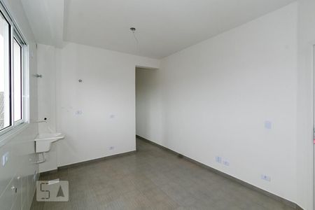 Sala e cozinha de apartamento para alugar com 2 quartos, 35m² em Cajuru, Curitiba