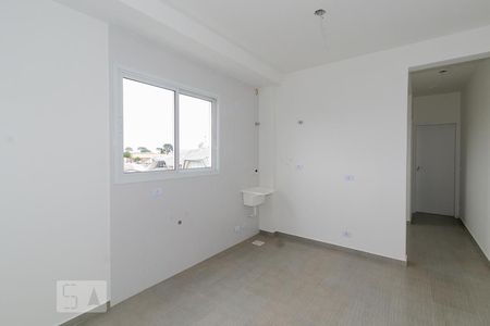 Sala e cozinha de apartamento para alugar com 2 quartos, 35m² em Cajuru, Curitiba