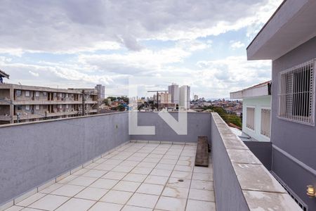 Casa à venda com 200m², 4 quartos e 3 vagas Casa à venda com 200m², 4 quartos e 3 vagasTerraço