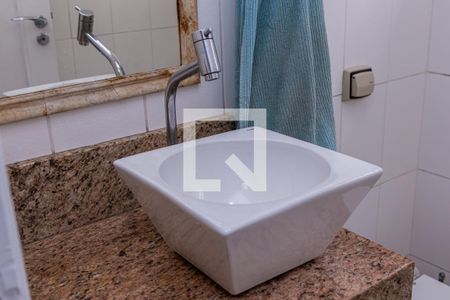 Casa à venda com 200m², 4 quartos e 3 vagas Casa à venda com 200m², 4 quartos e 3 vagasLavabo