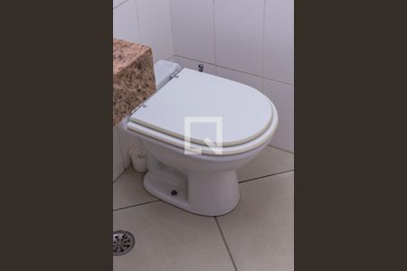 Casa à venda com 200m², 4 quartos e 3 vagas Casa à venda com 200m², 4 quartos e 3 vagasLavabo