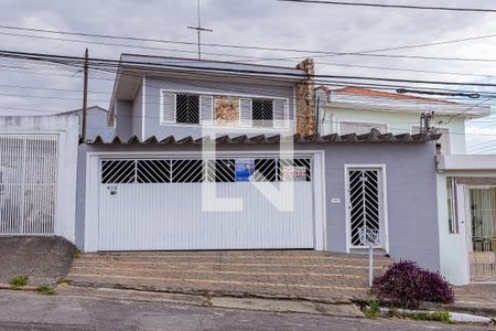 Casa à venda com 200m², 4 quartos e 3 vagas Casa à venda com 200m², 4 quartos e 3 vagasFachada