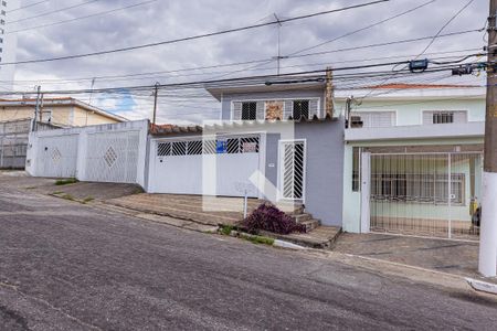 Casa à venda com 200m², 4 quartos e 3 vagas Casa à venda com 200m², 4 quartos e 3 vagasFachada