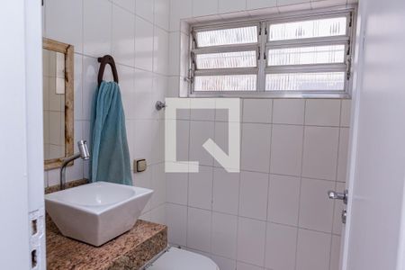 Casa à venda com 200m², 4 quartos e 3 vagas Casa à venda com 200m², 4 quartos e 3 vagasLavabo