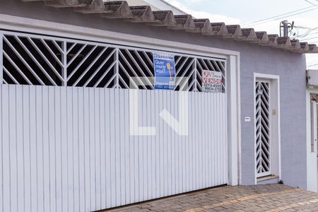 Casa à venda com 200m², 4 quartos e 3 vagas Casa à venda com 200m², 4 quartos e 3 vagasFachada