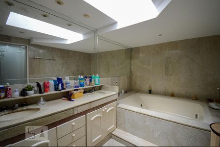 Apartamento à venda com 1080m², 6 quartos e 6 vagas Apartamento à venda com 1080m², 6 quartos e 6 vagasBanheiro da Suíte 1