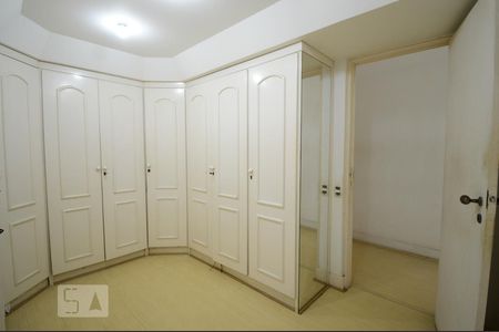Apartamento à venda com 1080m², 6 quartos e 6 vagas Apartamento à venda com 1080m², 6 quartos e 6 vagasCloset da suíte 1