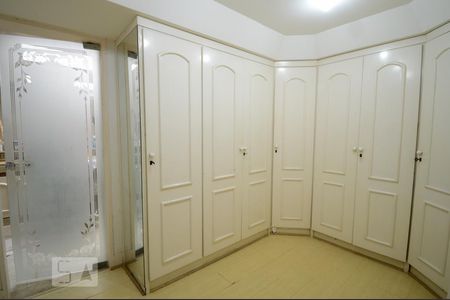 Apartamento à venda com 1080m², 6 quartos e 6 vagas Apartamento à venda com 1080m², 6 quartos e 6 vagasCloset da suíte 1