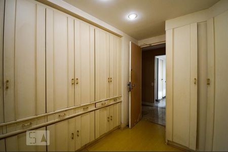 Apartamento à venda com 1080m², 6 quartos e 6 vagas Apartamento à venda com 1080m², 6 quartos e 6 vagasCloset da suíte 2