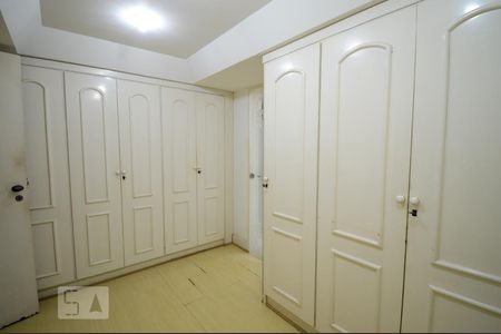 Apartamento à venda com 1080m², 6 quartos e 6 vagas Apartamento à venda com 1080m², 6 quartos e 6 vagasCloset da suíte 1