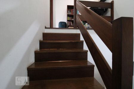 Casa para alugar com 321m², 5 quartos e 3 vagasEscada