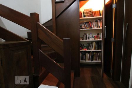 Casa para alugar com 321m², 5 quartos e 3 vagasMini biblioteca